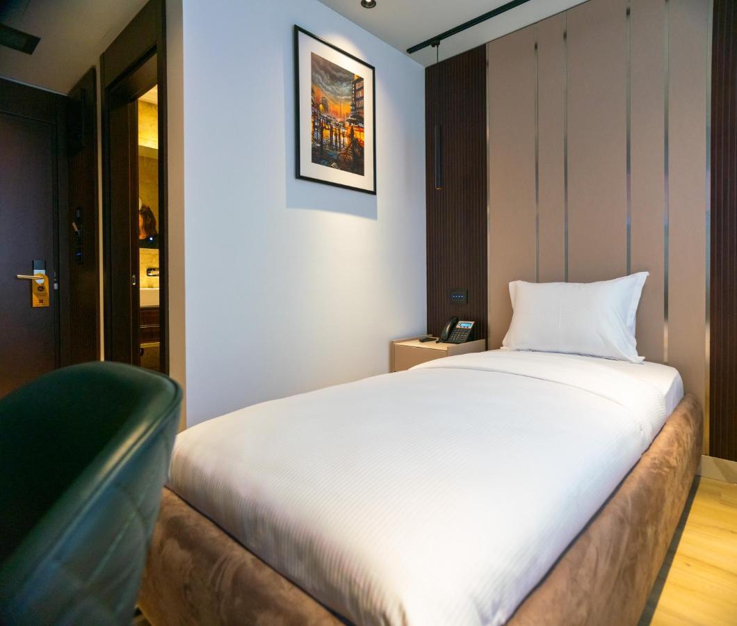 Emery Hotel Pristina Exterior foto